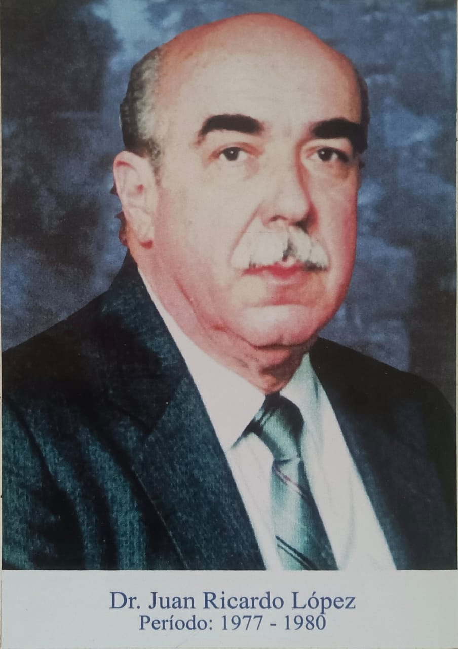 Dr. Juan Ricardo López